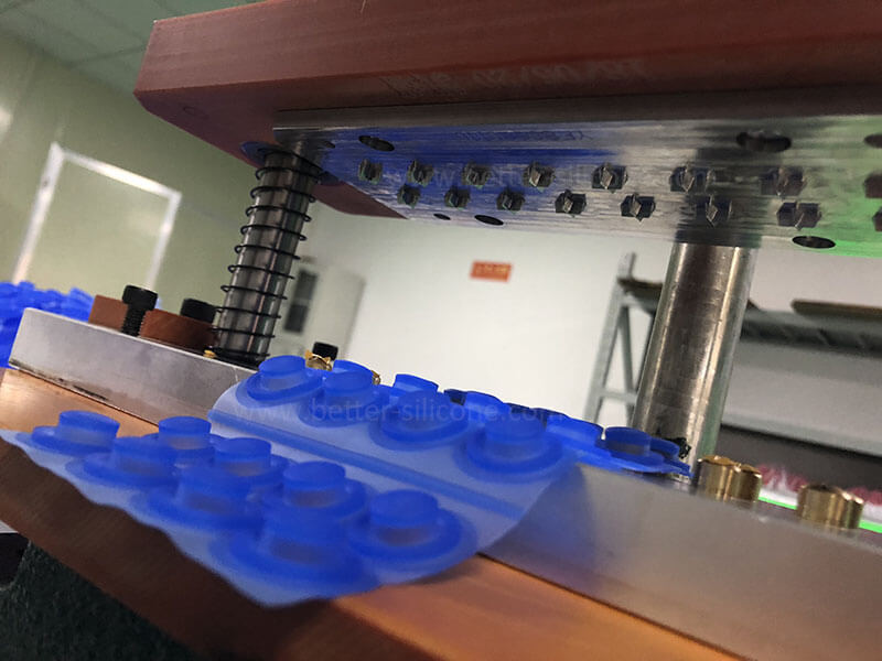 silicone dispensing valve